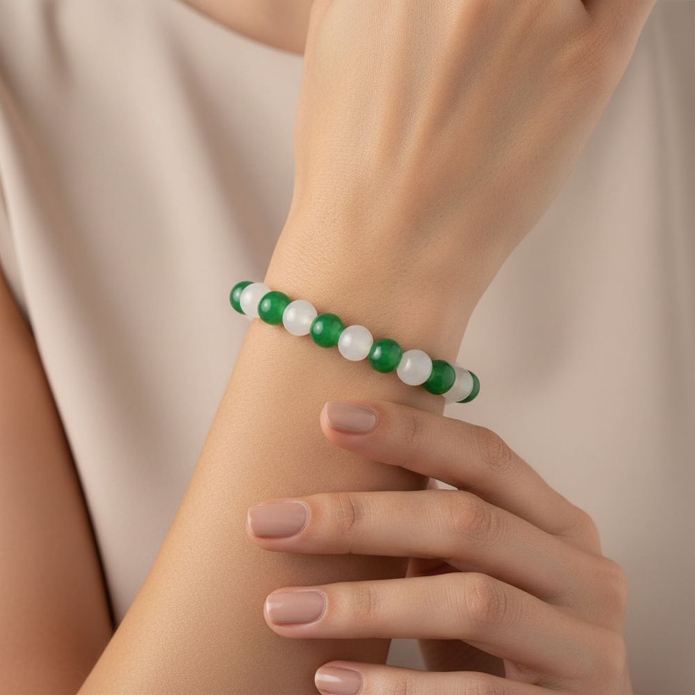Green & White Beaded Bracelet – Stretchable Stylish Wrist Bracelet for Girls & Women  📄 Product Description