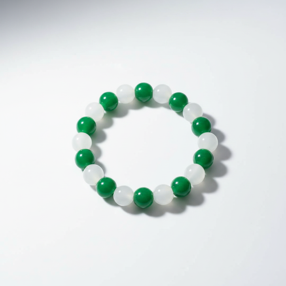 Green & White Beaded Bracelet – Stretchable Stylish Wrist Bracelet for Girls & Women  📄 Product Description